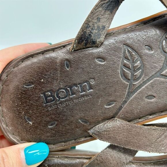 Born Women's Boho Brown Leather Slip-On Thong Sandals Size 10M with Harness Ring - Picture 11 of 13
